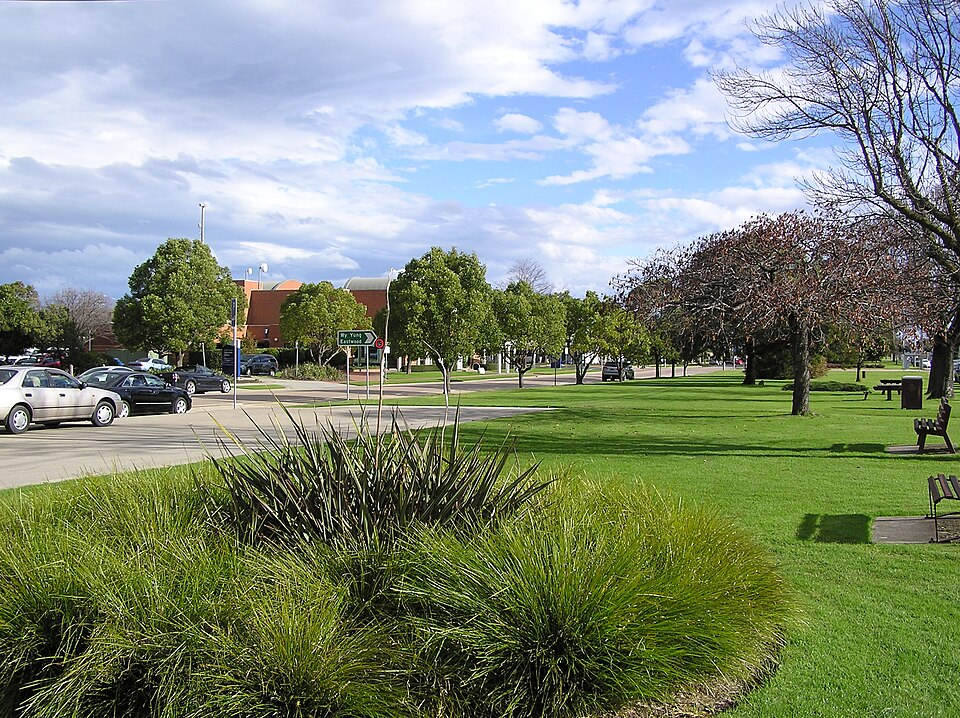 Bairnsdale town centre with park, trees, and parking area
